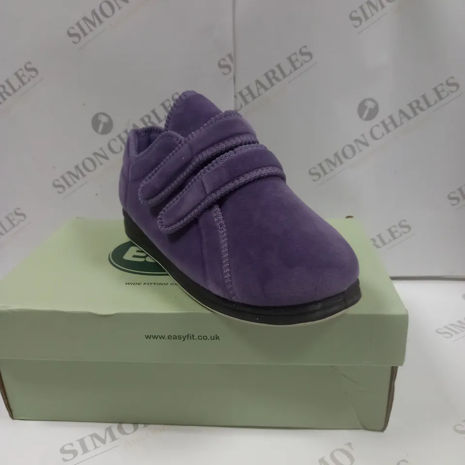 BOXED PAIR OF EASYFIT ALONDRA SLIPPERS IN LILAC UK SIZE 6