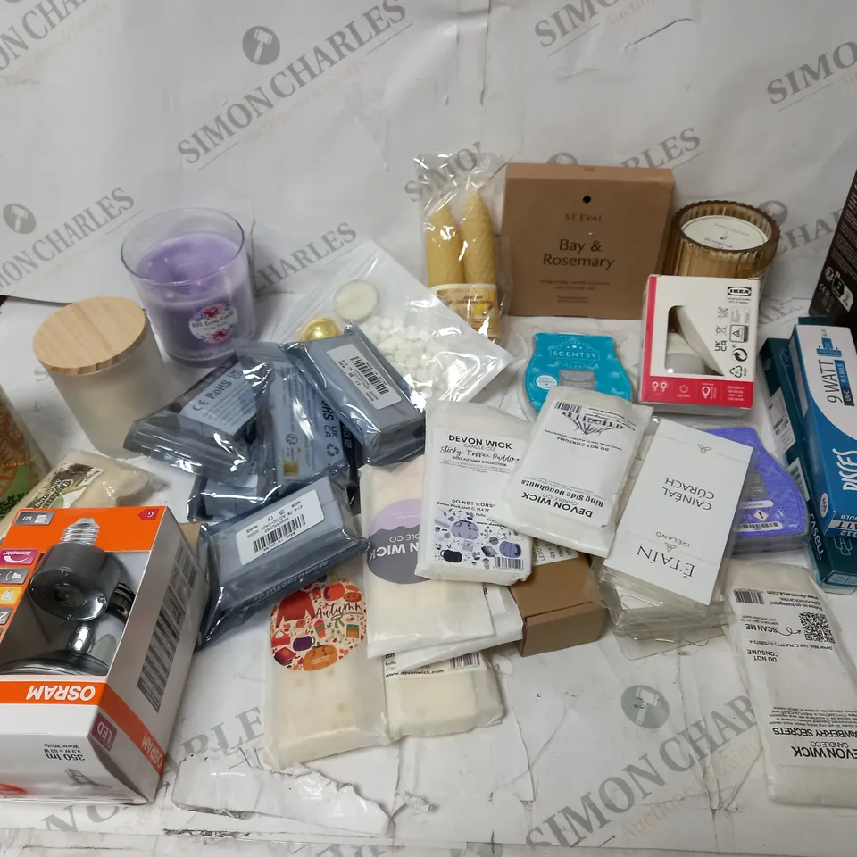 APPROXIMATELY 20 HOUSEHOLD ITEMS INCLUDING CANDLES, LIGHT BULBS