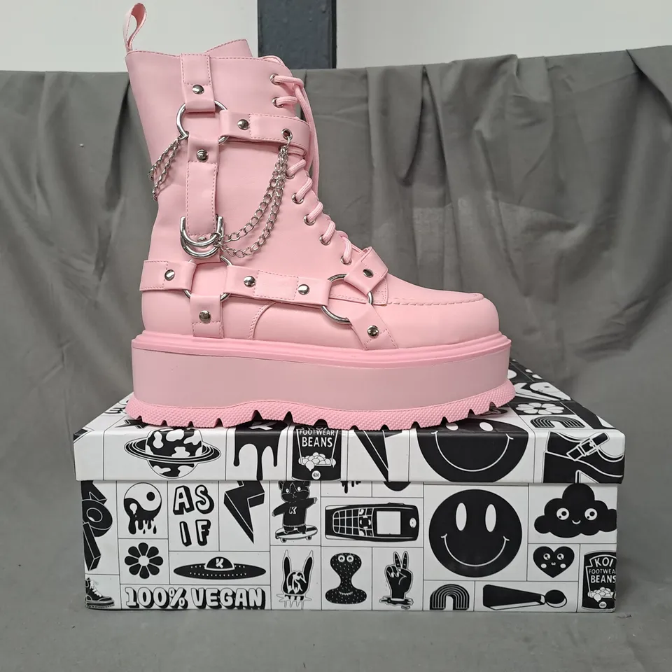 BOXED PAIR OF KOI VEGAN YAMI PASTEL PINK PLATFORM BOOTS UK SIZE 6
