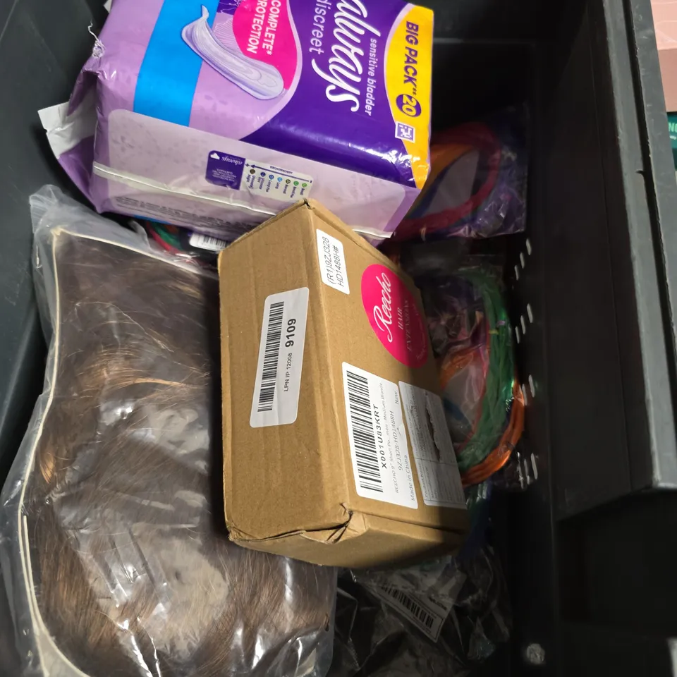 APPROXIMATELY 10 ASSORTED HEALTH AND BEAUTY PRODUCTS INCLUDING DERFFIN TOOTHBRUSH HEADS , PORTABLE CORDLESS HEATING PAD AND NEW FASHION HAIR NETS 