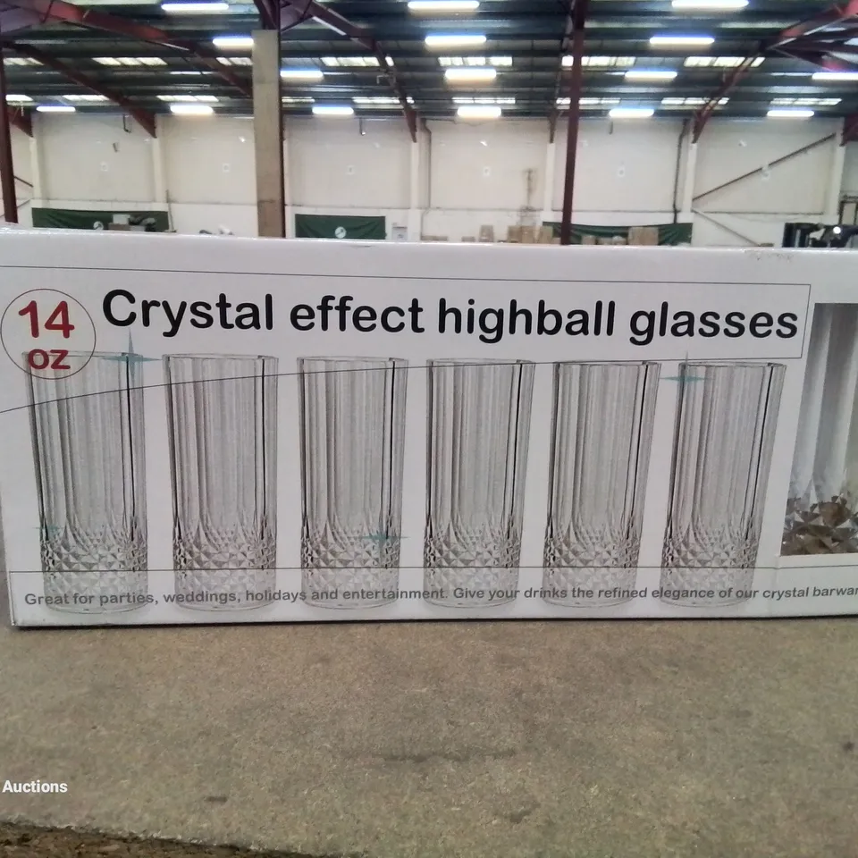 LOT CONTAINING APPROXIMATELY 40 ITEMS TO INCLUDE, X 2 PEDESTAL FAN, PLASTIC STRAW RUG, SPRING BEACH CHAIR, WOODEN HANGERS, 2 X FOLDING BAR STOOLS ETC.