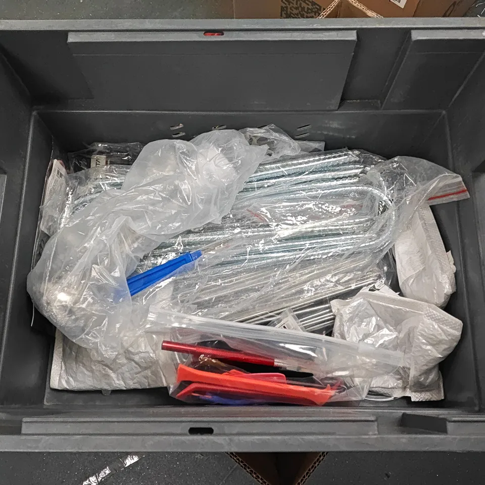 LOT OF APPROXIMATELY 24 ASSORTED HOUSEHOLD ITEMS TO INCLUDE CARPLINE, FISHING REEL AND LINKFIX 