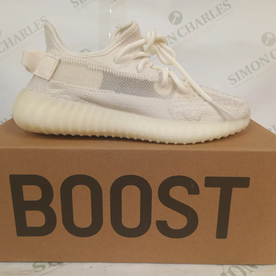 BOXED PAIR OF ADIDAS YEEZY BOOST 350 V2 SHOES IN WHITE UK SIZE 3.5
