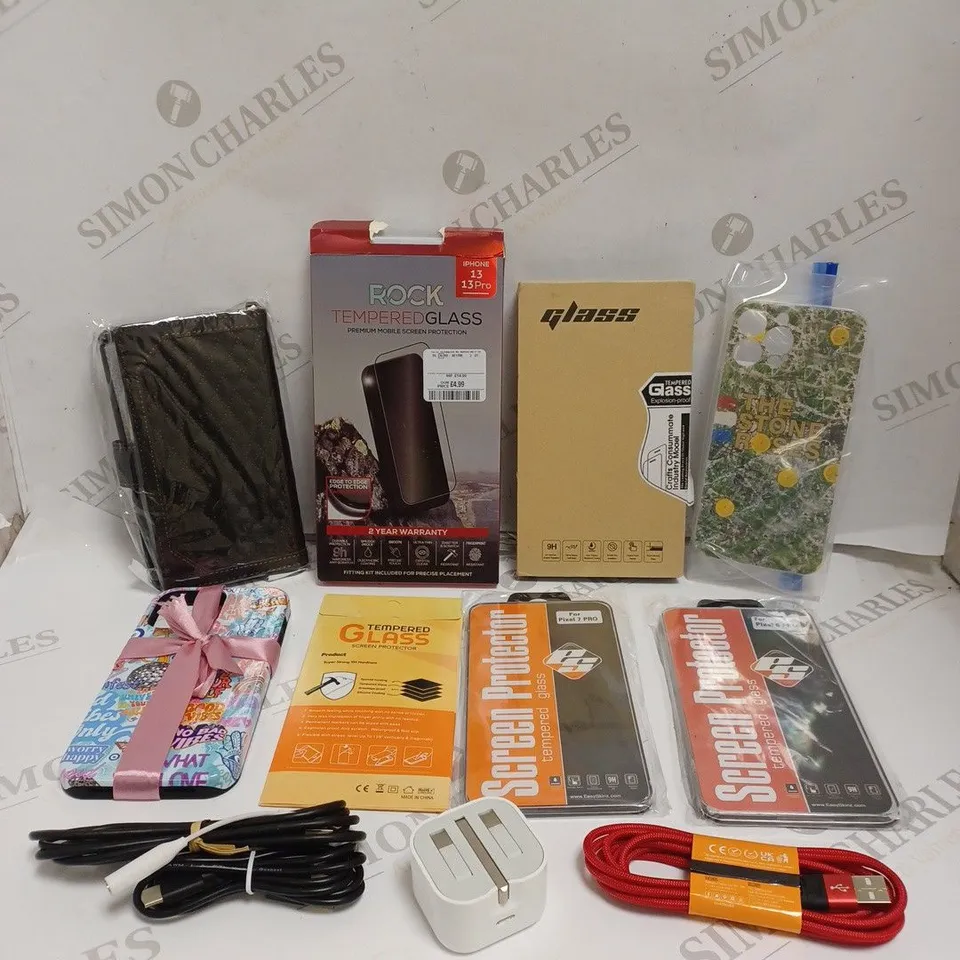 APPROXIMATELY 25 ASSORTED SMARTPHONE & TABLET ACCESSORIES TO INCLUDE CASES, CHARGING CABLES, SCREEN PROTECTORS ETC