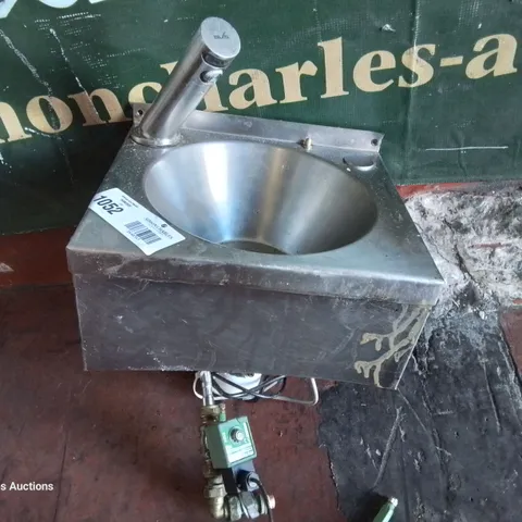 STAINLESS STEEL HAND WASH SINK & TAP