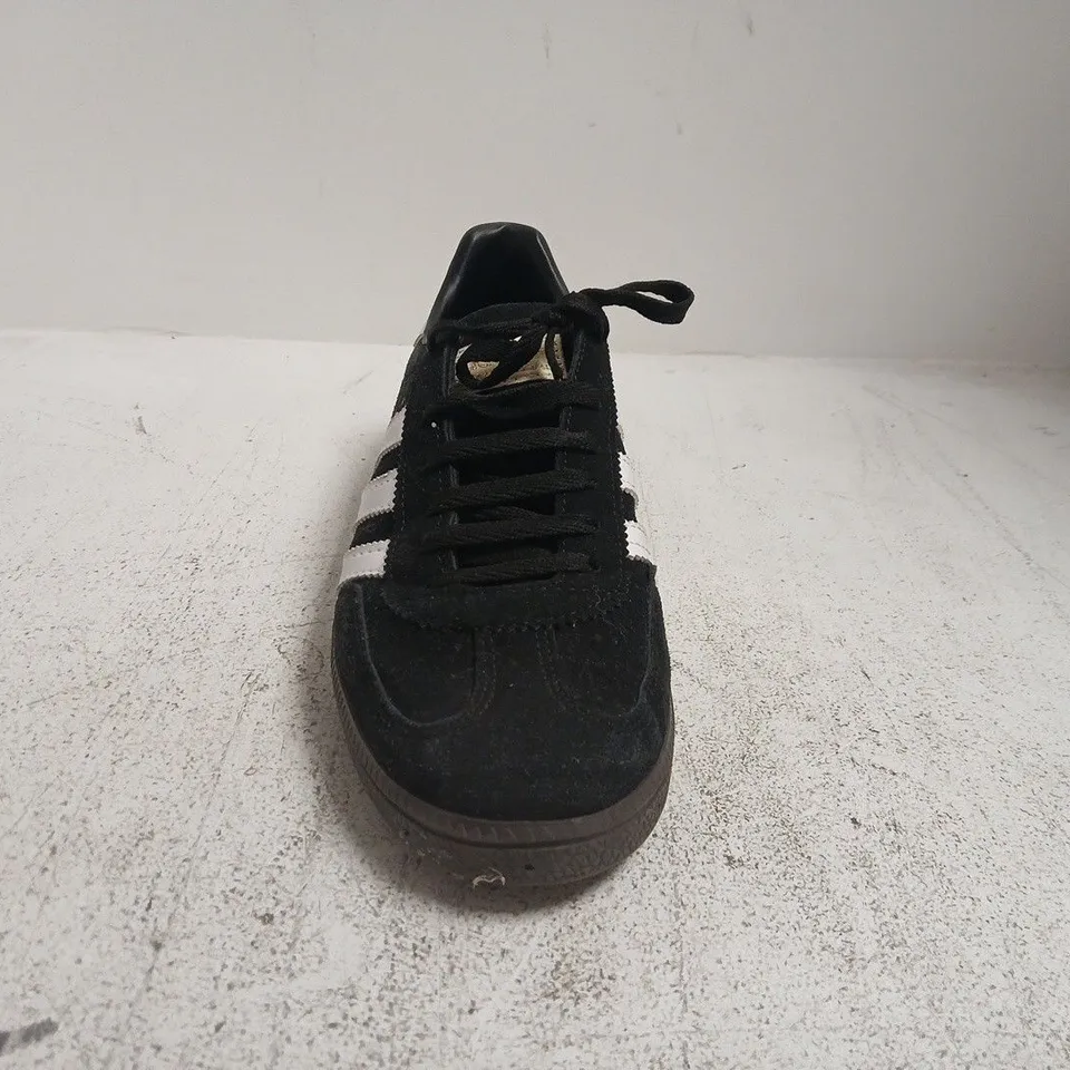 PAIR OF ADIDAS HANDBALL SPEZIAL TRAINERS IN BLACK/WHITE SIZE 3.5