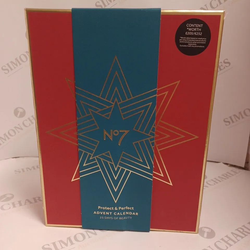 PROTECT & PERFECT 25 DAYS OF BEAUTY ADVENT CALENDAR