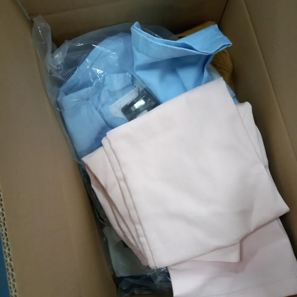 BOX OF APPROXIMATELY 10 CLOTHING ITEMS TO INCLUDE DENIM JACKET, JUMPERS, TOPS ETC