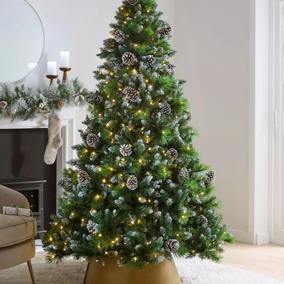 7FT GRAND RIVER PRE LIT CHRISTMAS TREE