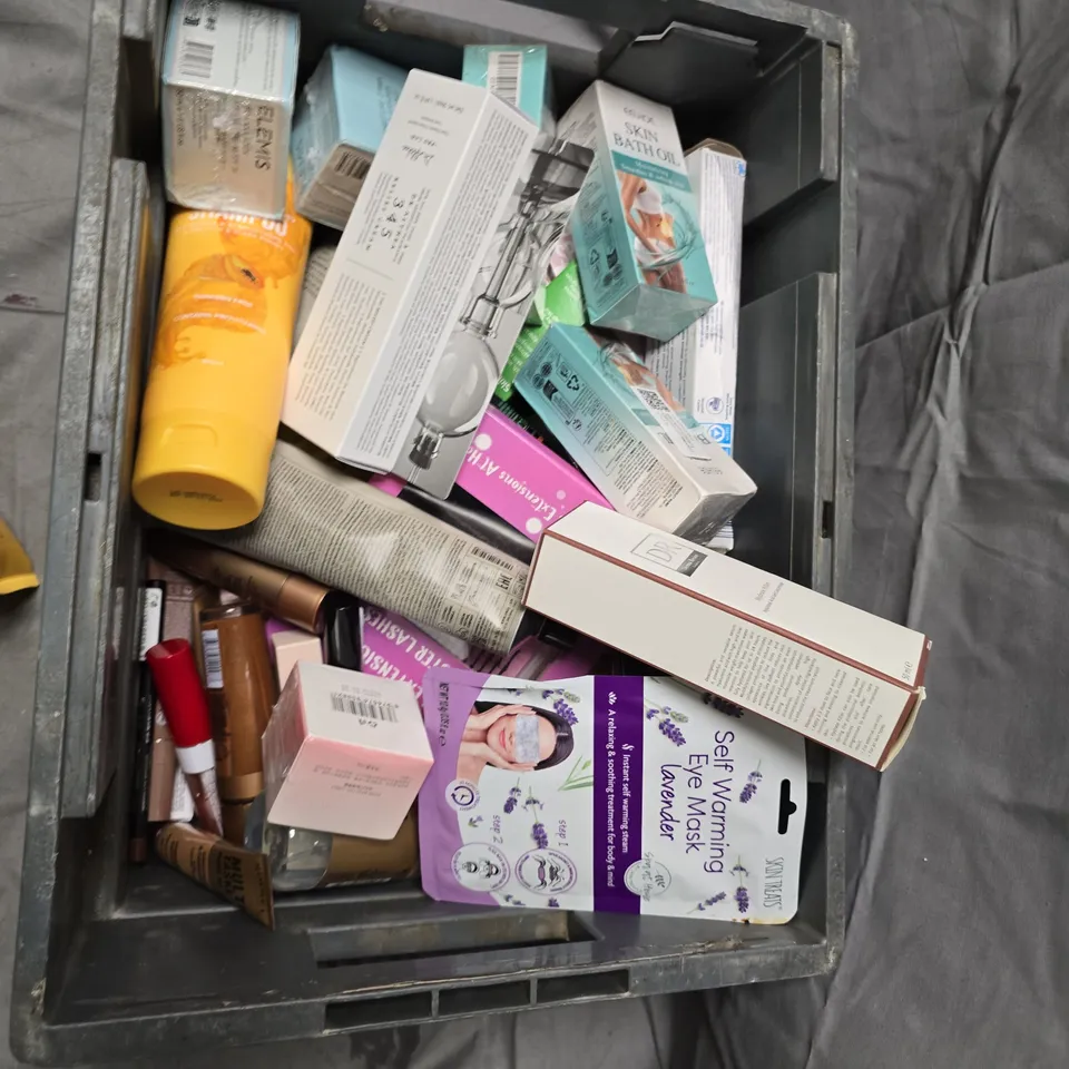 HEALTH & BEAUTY COSMETICS LOT: RIMMEL MATCH PERFECTION POWDER 18G, SELF-WARMING EYE MASK, ASSORTED SKINCARE & MAKEUP ITEMS