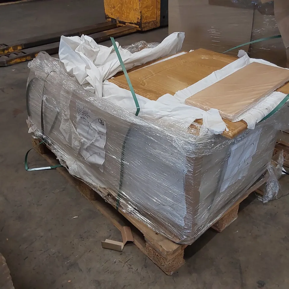 PALLET OF APPROXIMATELY 40 BRAND NEW  JASPER (CALAIS OAK) KITCHENS/BEDROOM REPLACEMENT CABINET DOOR/DRAWER/END PANELS 