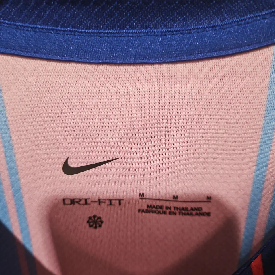 UK SIZE M NIKE DRI-FIT FC BARCELONA FOOTBALL JERSEY – RASHFORD 14 UNHCR