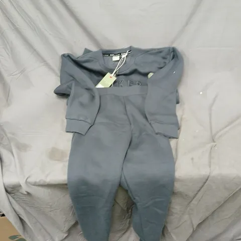 TED BAKER 2 PIECE TRACKSUIT AGE 9 YEARS. 