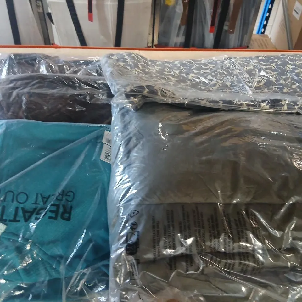 APPROXIMATELY 7 ITEMS OF ASSORTED BRAND NEW REGATTA/DARE2B CLOTHING 