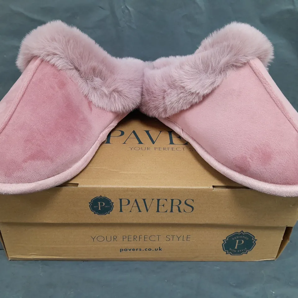 BOXED PAIR OF PAVERS SLIPPERS IN PINK SIZE 4