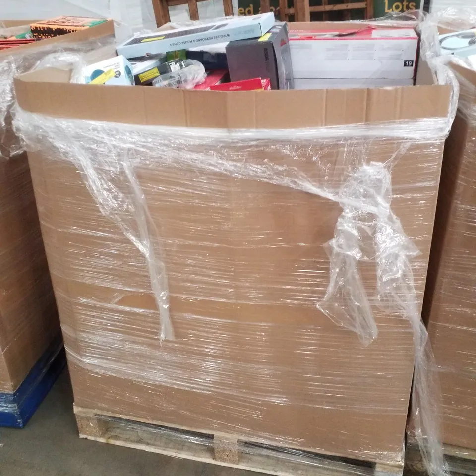 PALLET CONTAINING ASSORTED ELECTRICAL RETURNS INCLUDING BLUETOOTH BOOKSHELF SPEAKERS, 4-IN-1 GAMING KIT, WIRELESS HEADPHONES, AERIAL & FM ALARM CLOCK