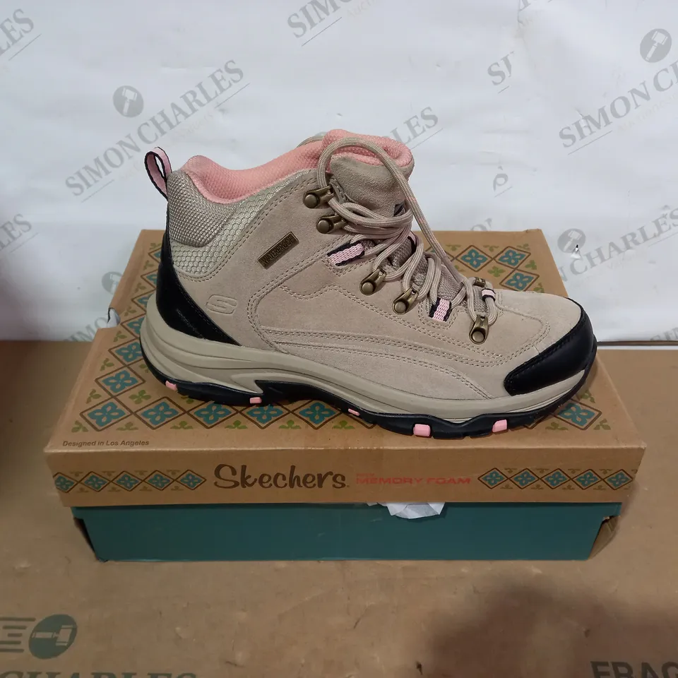 BOXED PAIR OF SKECHERS BOOTS - SIZE 6.5