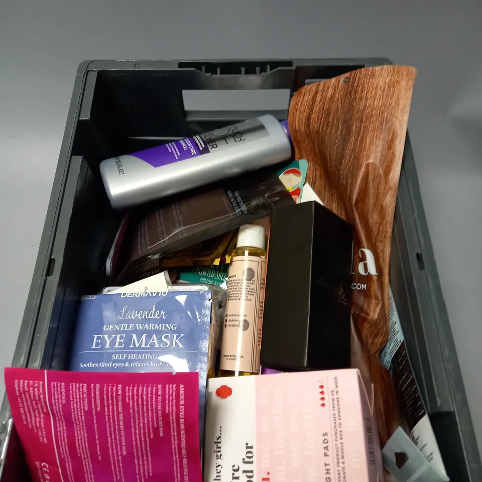 LOT OF APPROXIMATELY 20 COSMETICS ITEMS TO INCLUDE shampoo , night pads ,eye mask   , ETC  