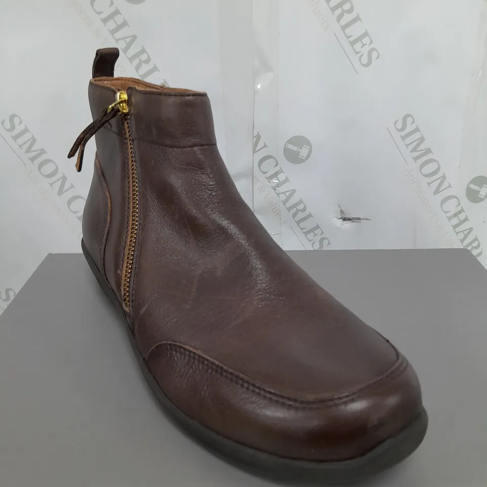 VIONIC LOIS BROWN ANKLE BOOTS - UK SIZE 6