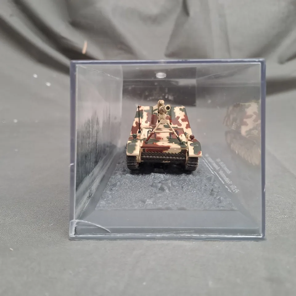 HUMMEL (SD.KFZ 165) PZ.DIV. "FELDHERRNHALLE" BUDAPEST - HUNGARY - 1945