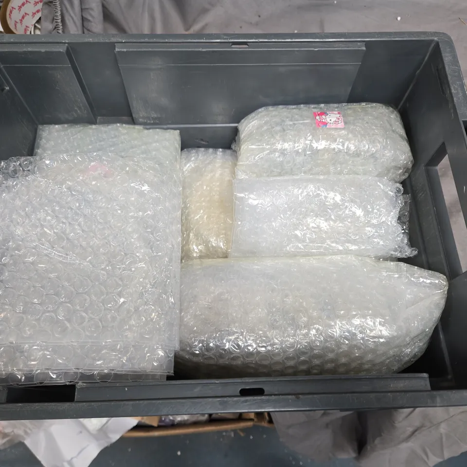 TOTE OF APPROXIMATELY 8 ASSORTED COASTERS AND CRYSTALS