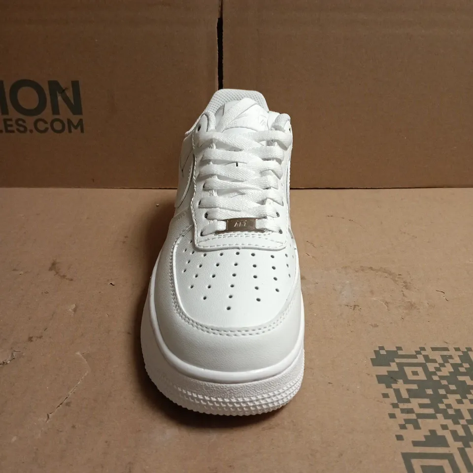 NIKE AIR FORCE 1 LOW WHITE TRAINERS SIZE 6