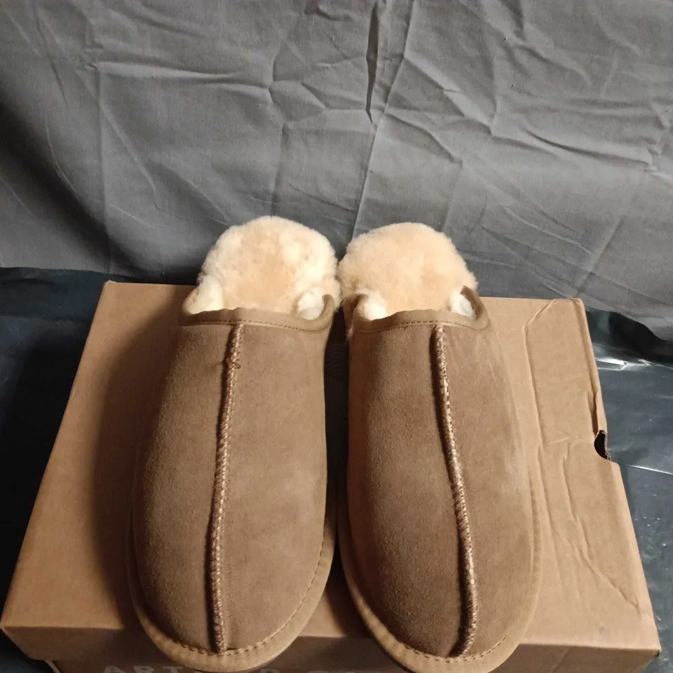 BOXED PAIR OF ARTHUR CAMERON MICHAEL CHESTNUT SLIPPERS – UK 11 (MEN'S)