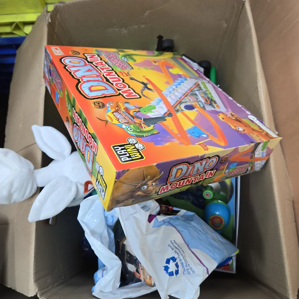BOX OF APPROXIMATELY 10 ASSORTED TOYS INCLUDING DINO MOUNTAIN, PEPPA'S MUSICAL BAND SET AND POKEMON TOGETIC SOFT TOY