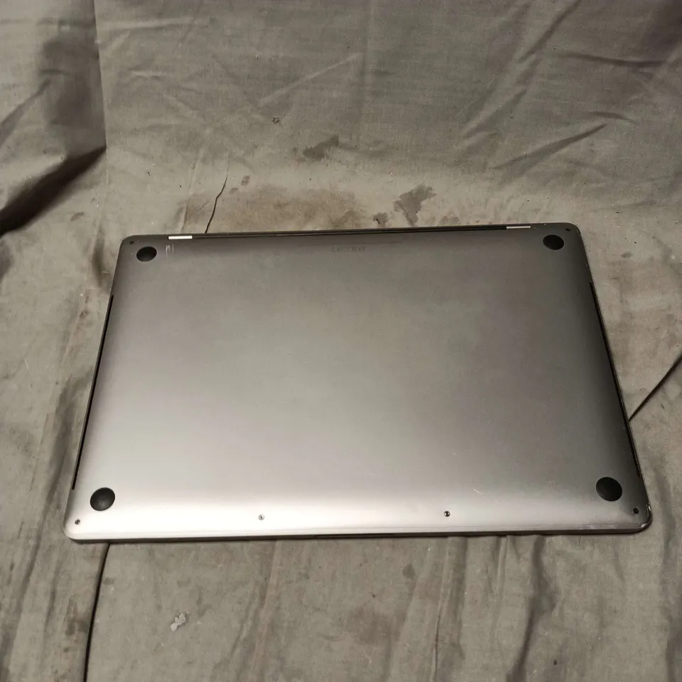 APPLE MACBOOK PRO 16 INCH 1TB M2