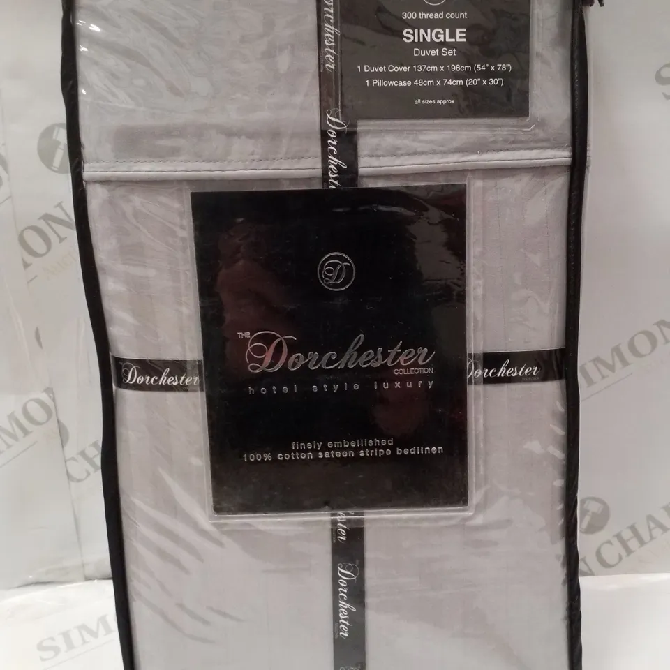 BRAND NEW DORCHESTER RITZ SINGLE 137×198CM DUVET SET - SILVER 