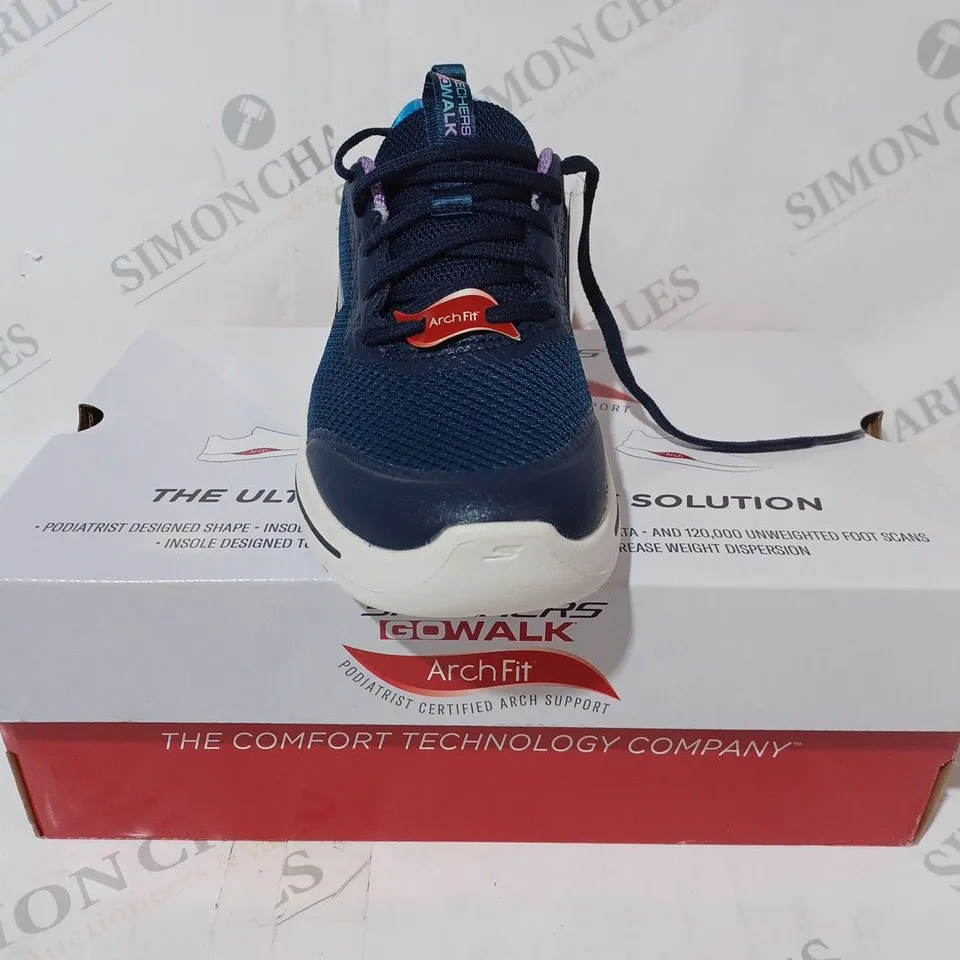 BOXED PAIR OF SKECHERS GO WALK TRAINERS IN NAVY SIZE 3