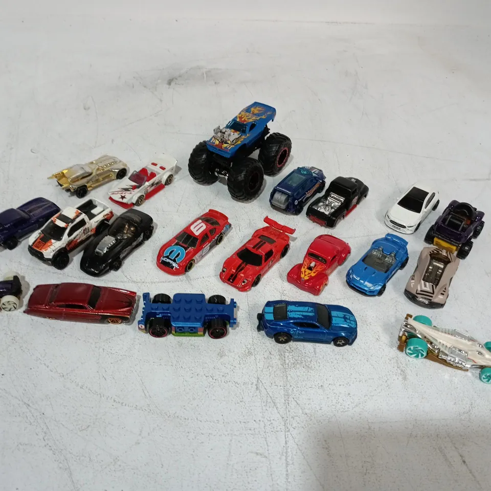 LOT OF ASSORTED HOT WHEELS DIE CAST CARS