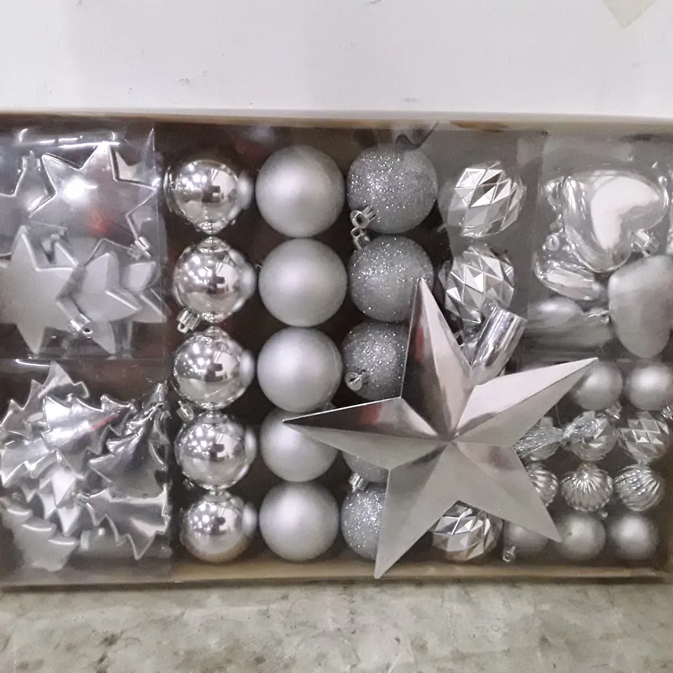 BOX CONTAINING APPROXIMATELY 7 BRAND NEW 60 SILVER BAUBLE PACKS