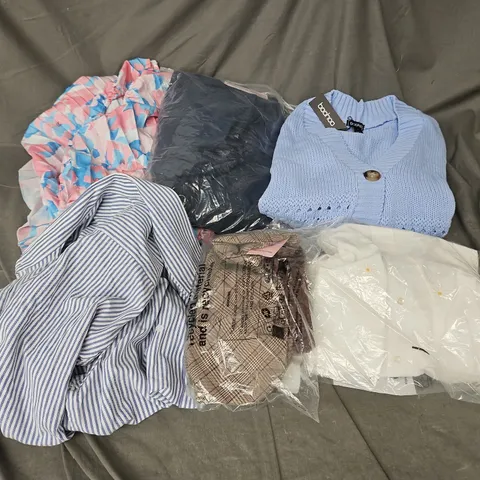 BOX OF APPROXIMATELY 20 ASSORTED CLOTHING ITEMS TO INCLUDE DRESS, CARDIGAN, SHIRT, ETC