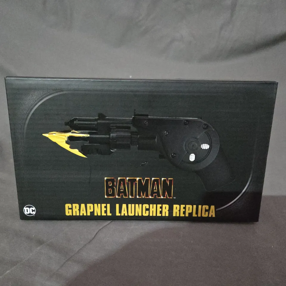 BOXED BATMAN GRAPNEL LAUNCHER REPLICA