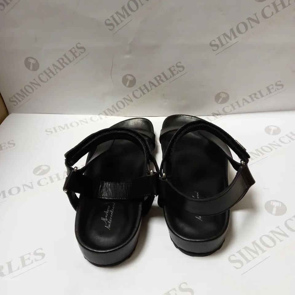 PAIR OF BARBOUR LEATHER SANDALS SIZE 6