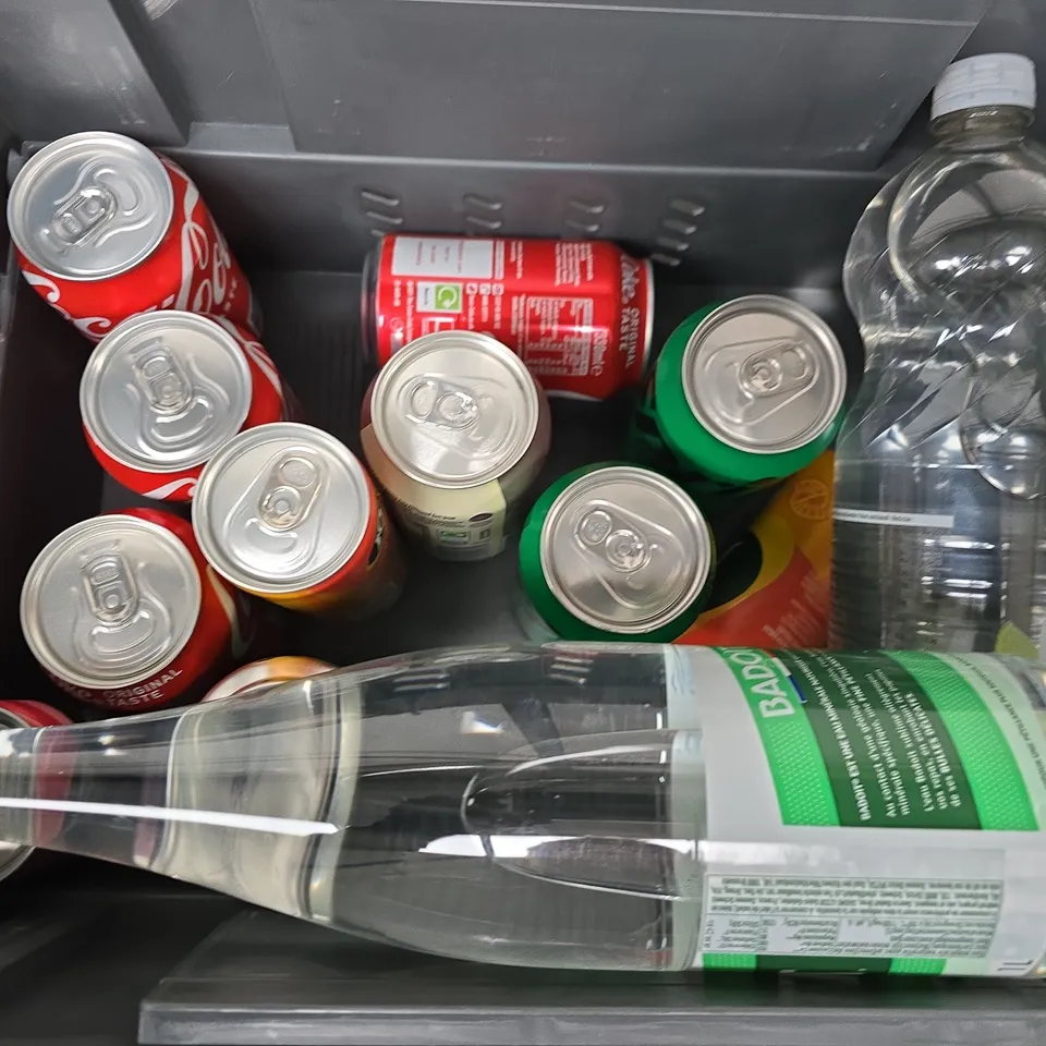 APPROXIMATELY 12 ASSORTED DRINKS TO INCLUDE FLAVOURED WATER, SPRITE ZERO SUGAR, J20, ETC - COLLECTION ONLY