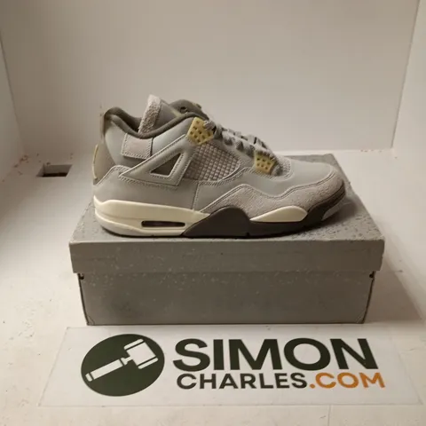 BOXED PAIR OF NIKE AIR JORDAN 4 RETRO SE TRAINERS IN WHITE/VANILLA - UK 10