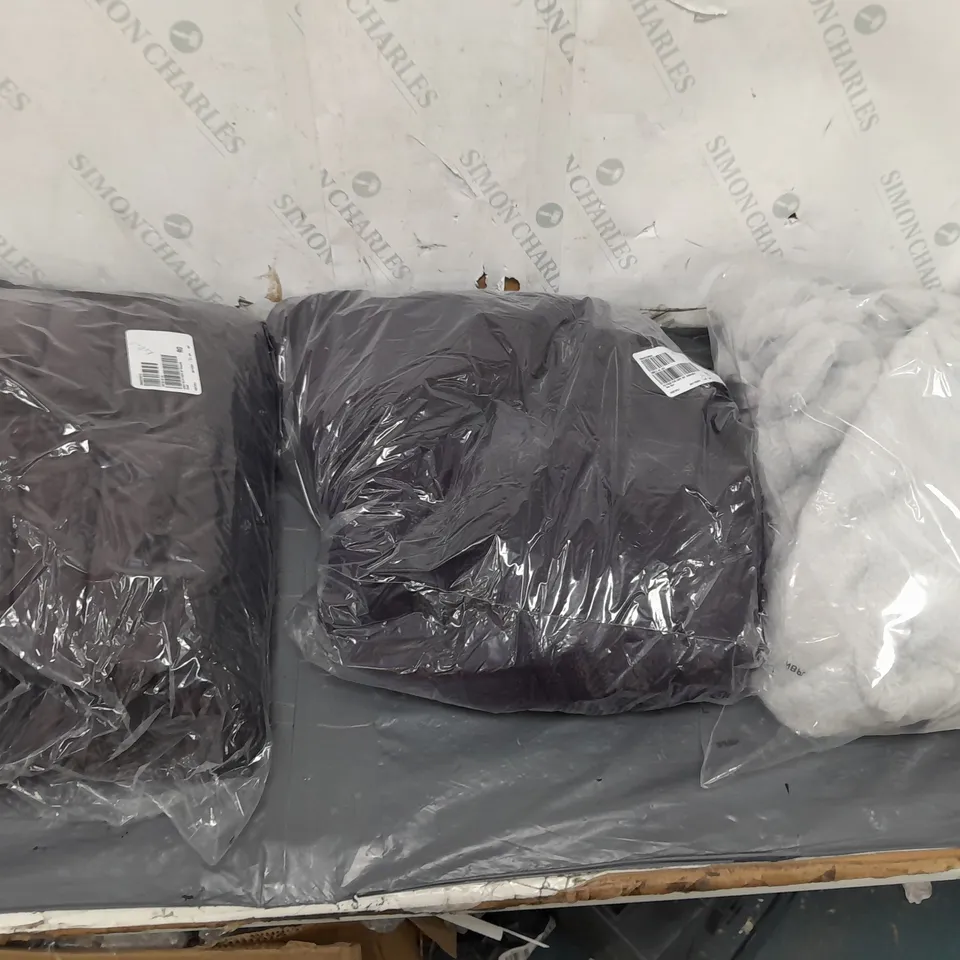 BOX OF APPROXIMATELY 10 ASSORTED BAGGED PIECES OF CLOTHING IN VARIOUS STYLES, SIZES, AND BRANDS 