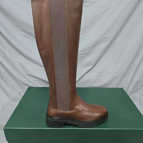 BOXED PAIR OF HOLLAND COOPER ASTORIA KNEE BOOTS IN CHOCOLATE - SIZE 5