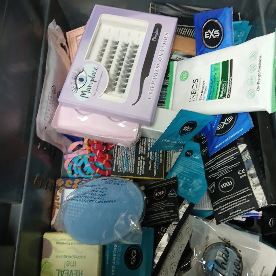 APPROXIMATEY 20 ASSORTED HEALTH AND BEAUTY PRODUCTS TO INCLUDE MADE FOR MUMS BREAST PADS, CLINIFILM BARRIER CREAM AND FALSE LASHES