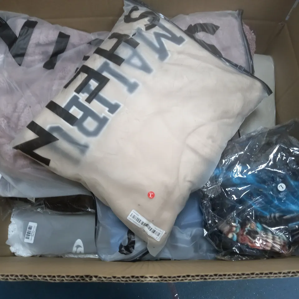 LARGE QUANTITY OF ASSORTED BAGGED CLOTHING ITEMS TO INCLUDE SHEIN AND PINK BOUTIQUE
