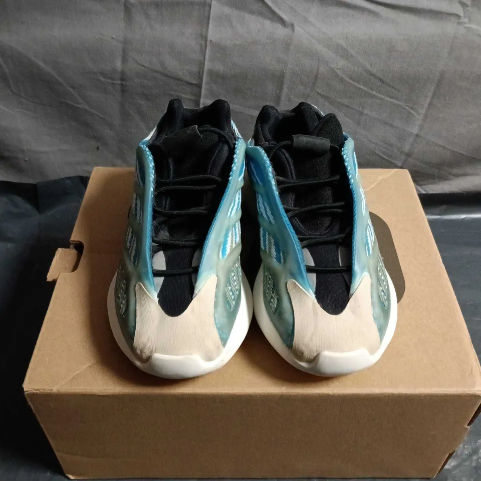 BOXED PAIR OF KIDS ADIDAS YEEZY 700 SNEAKERS – BLUE/TURQUOISE ACCENTS
