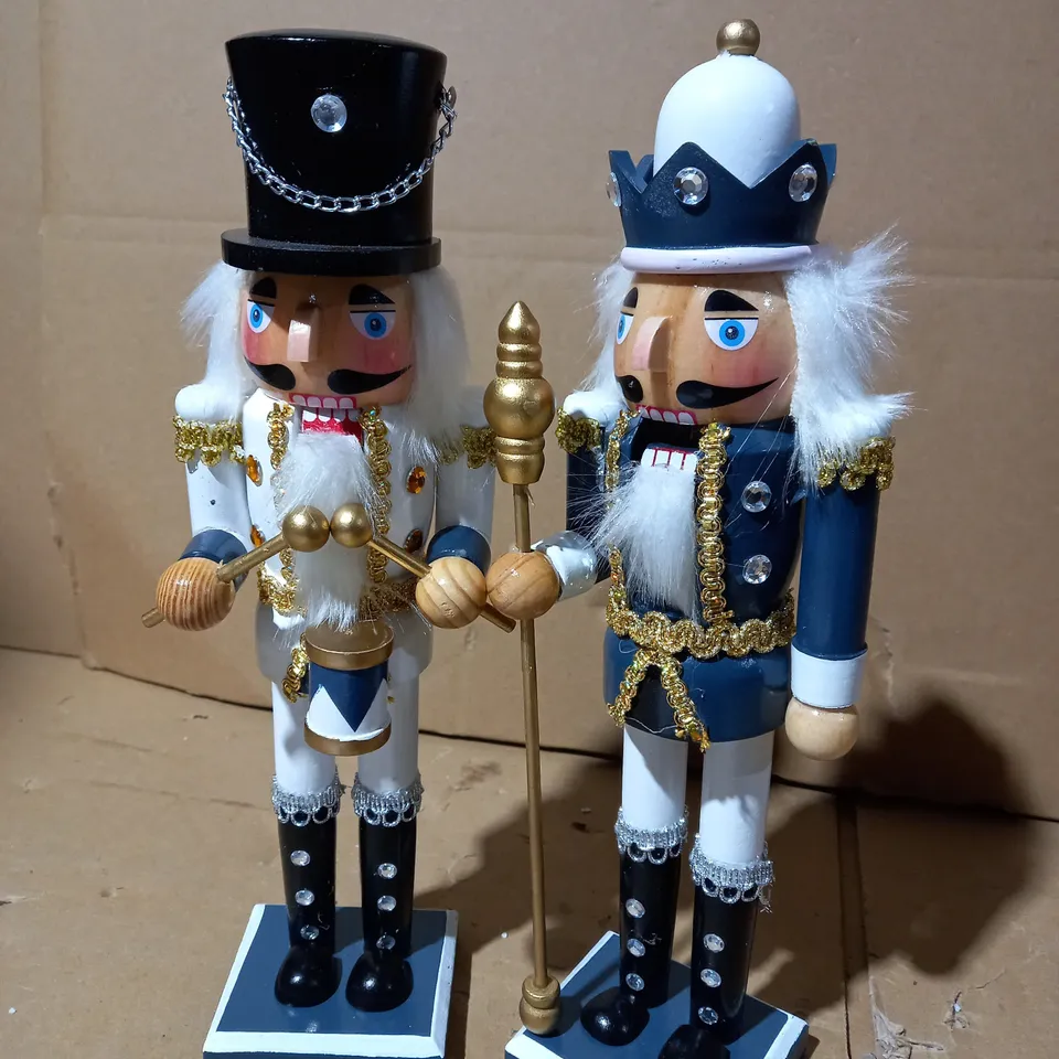 DESIGNER SET OF 2 WOODEN NUTCRACKERS RRP £29.99