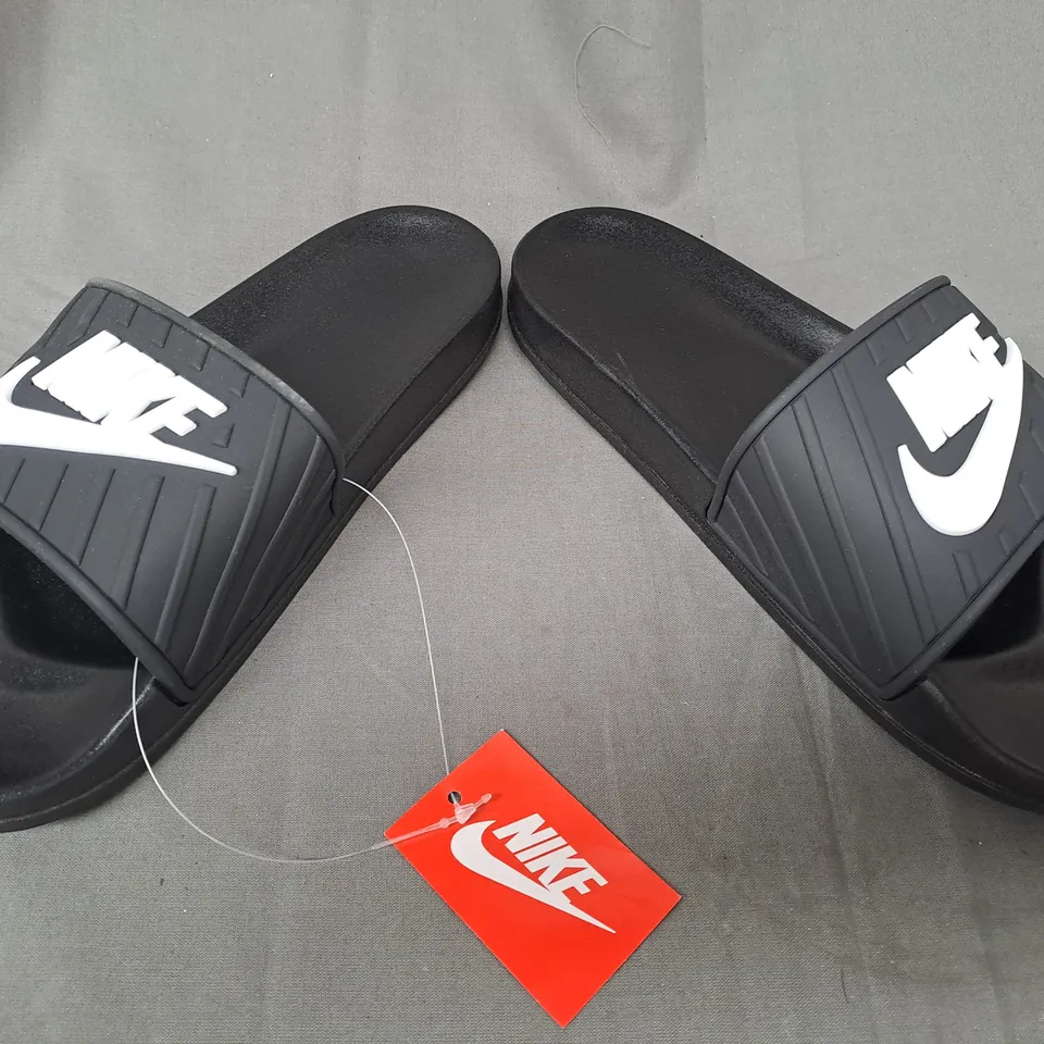 PAIR OF NIKE SLIDERS IN BLACK EU SIZE 37