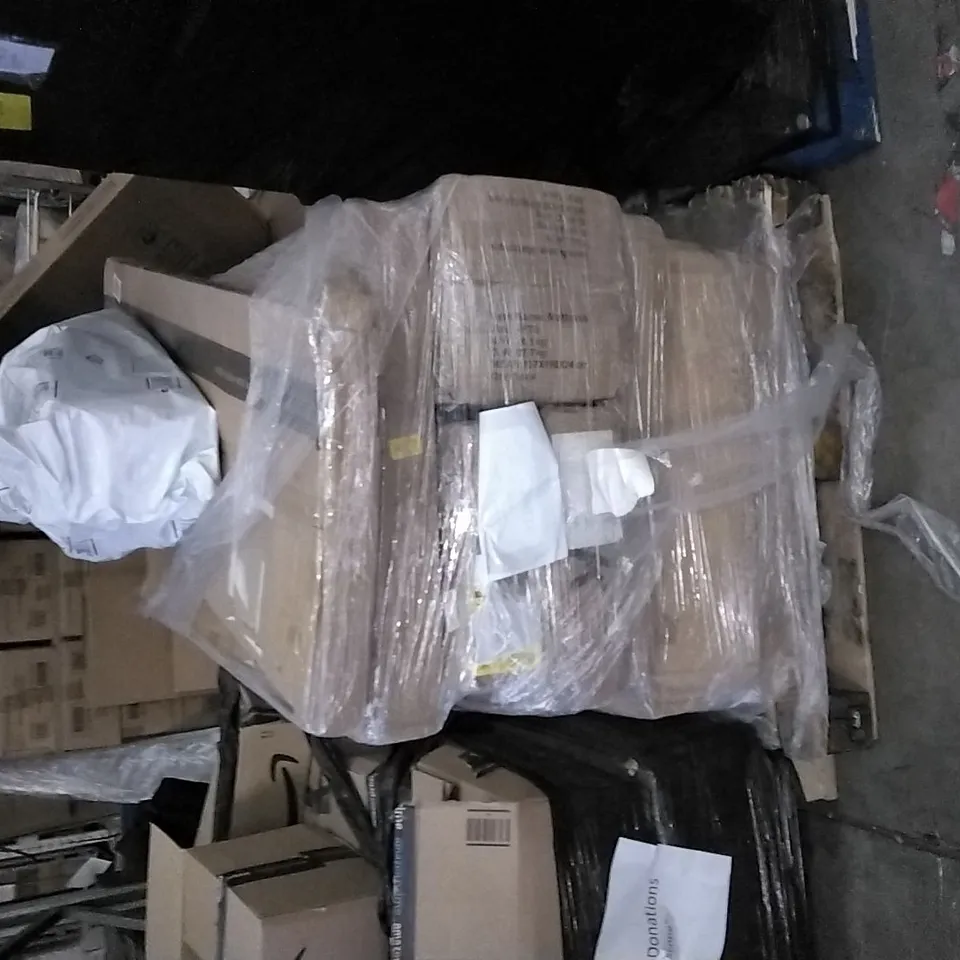 PALLET OF ASSORTED ITEMS INCLUDING SDADI OFFICE CRANK STANDING DESK, MATTRESS