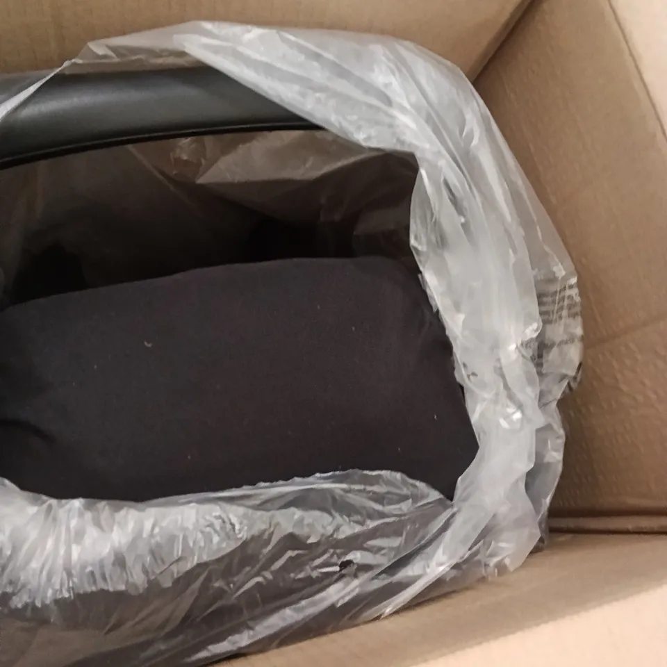 BOXED MAXI-COSI CAR SEAT BABY CAR SEAT (2 BOXES)