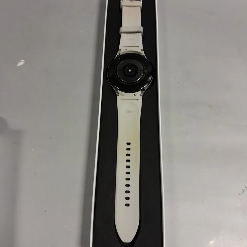 SAMSUNG GALAXY WATCH 4 46MM CLASSIC SILVER WITH GREY WRISTBAND 