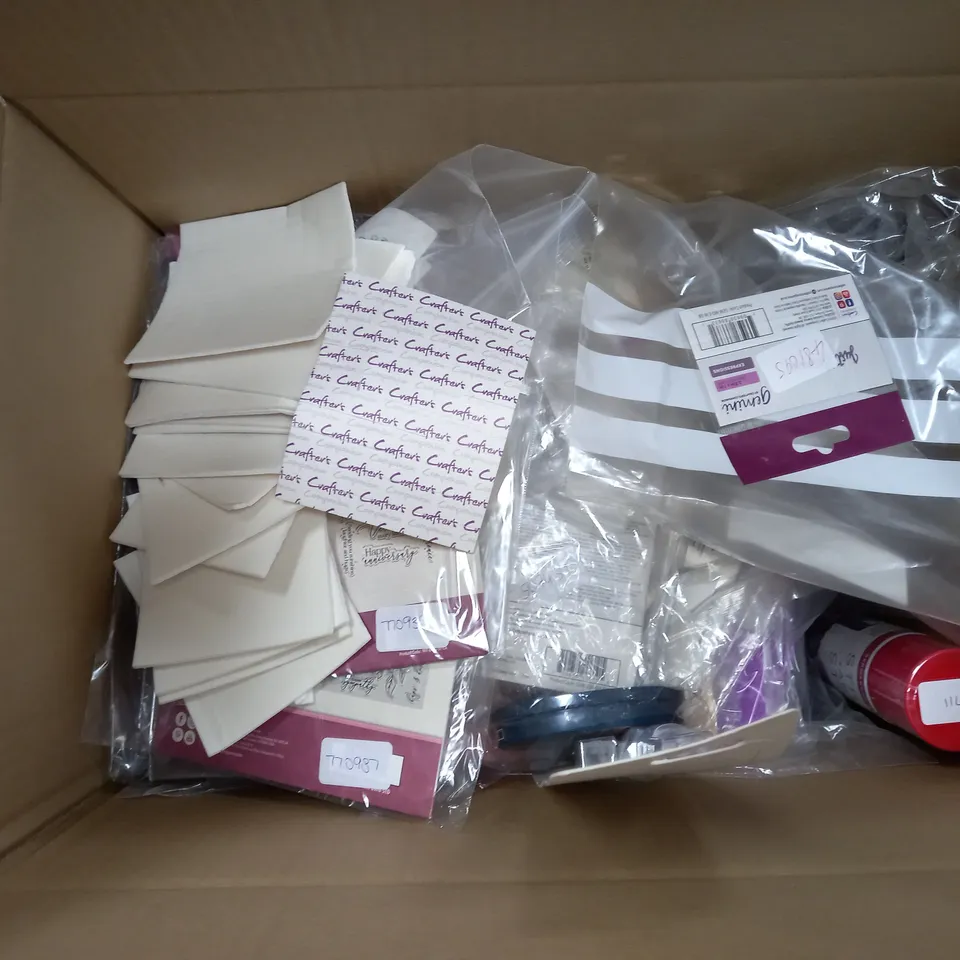 BOX OF APPROX 50 ASSORTED CRAFT ITEMS TO INCLUDE SPECTRUM NOIR PROFESSIONAL ALCOHOLIC MARKERS, CRAFTERS COMPANION TEXTURED CARDSTOCK, ILLUSTRATOR DUAL TIP BRUSH MARKERS, GEMINI DIE BRUSH AND FOAM PAD,