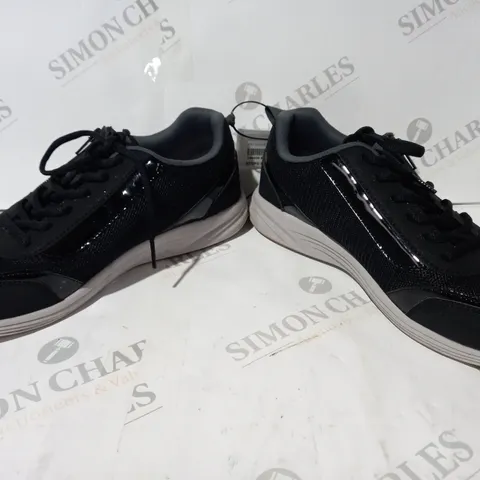 PAIR OF VIONIC AGILE CASSIS ZIP TRAINERS IN BLACK - SIZE 6